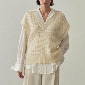 Soft herringbone knitted Vest. viktoria chan